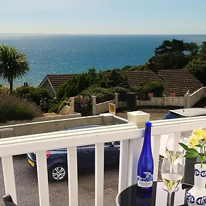 Apartment A Beautiful With Stunning Sea Views & Private Balcony, Bournemouth